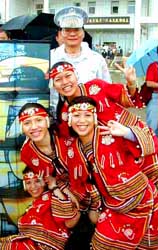 photo-kite festival teipei taiwan hilltribe girls policeman